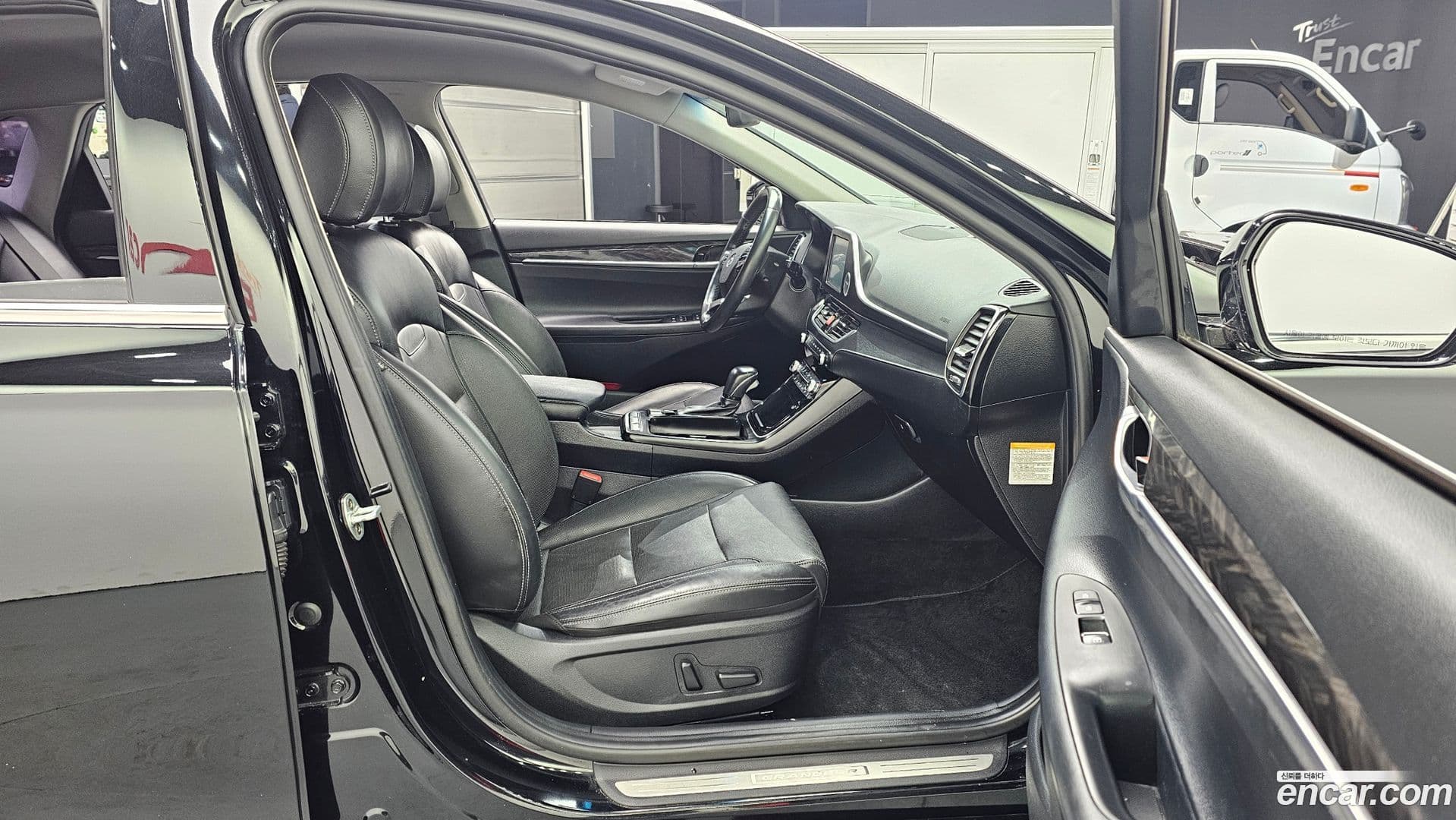 Main__Slider__Photo:Grandeur Hyundai 2017.6-10