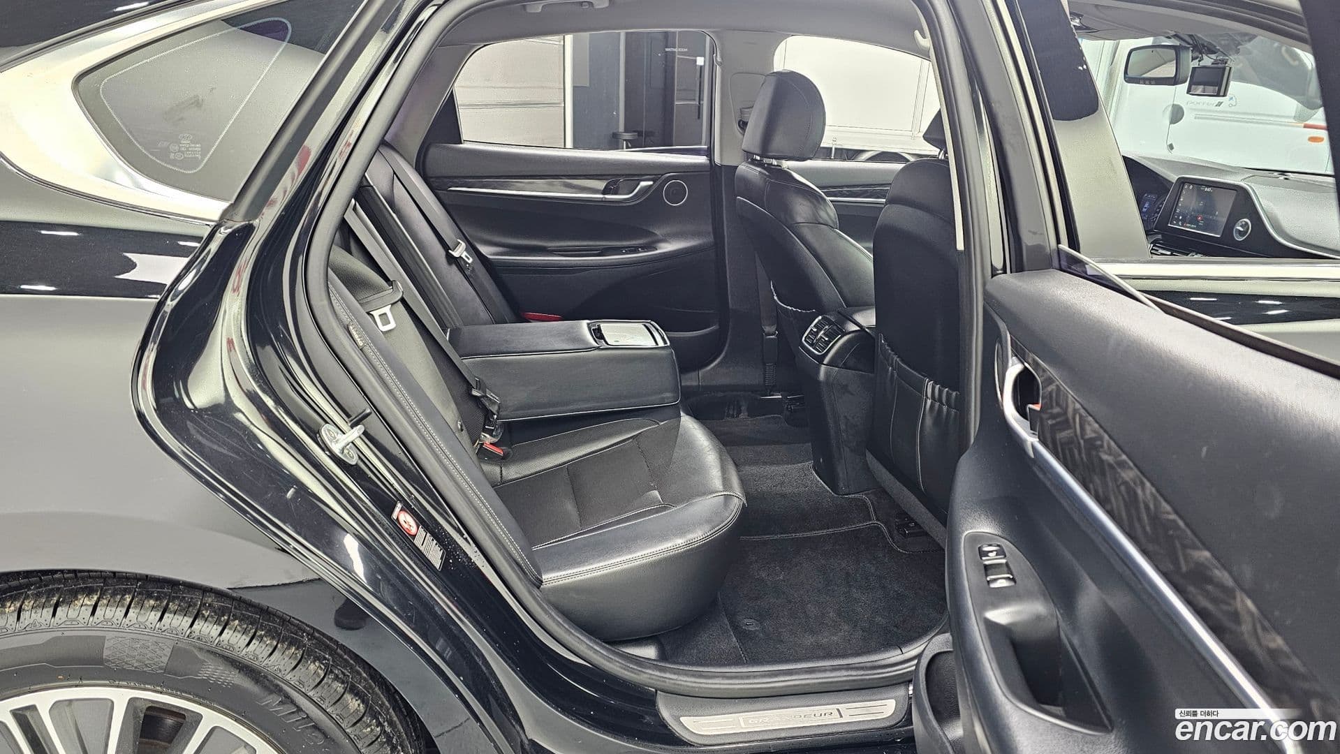 Main__Slider__Photo:Grandeur Hyundai 2017.6-11