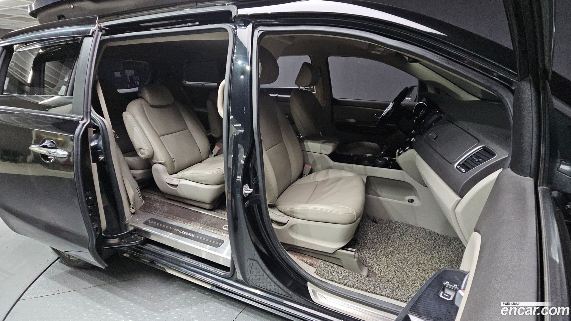 Main__Slider__Photo:Canival Kia 2014.6-10