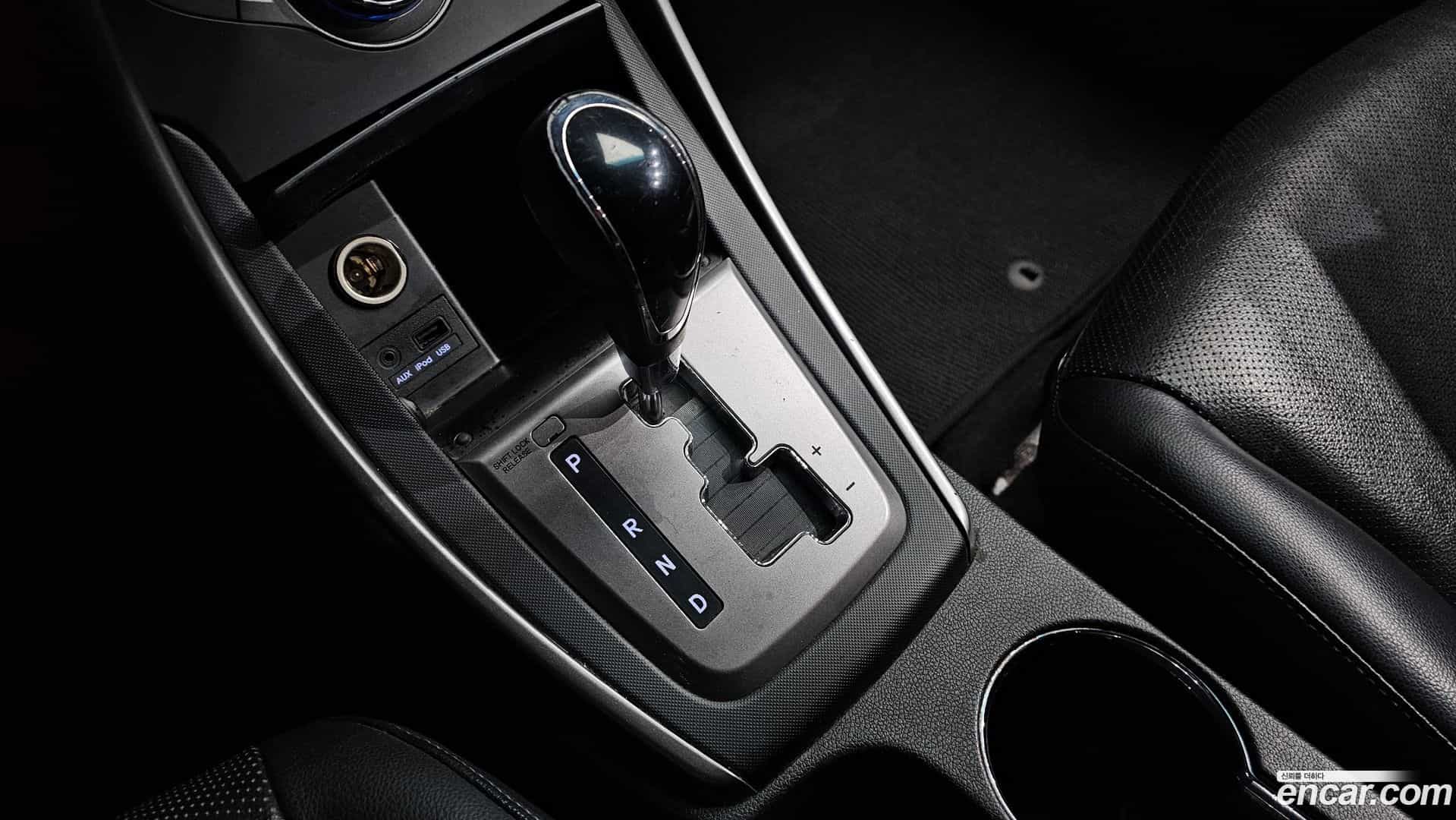 AVANTE Hyundai 2012.9-INNER-009