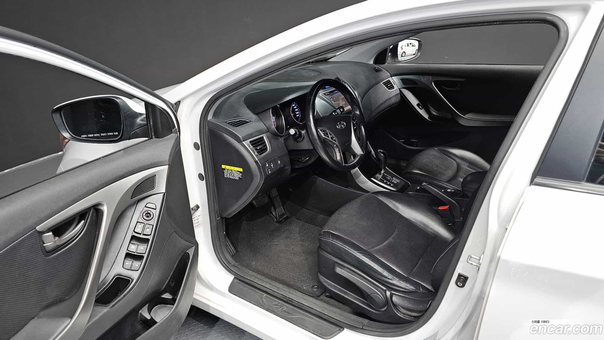 AVANTE Hyundai 2012.9-INNER-010