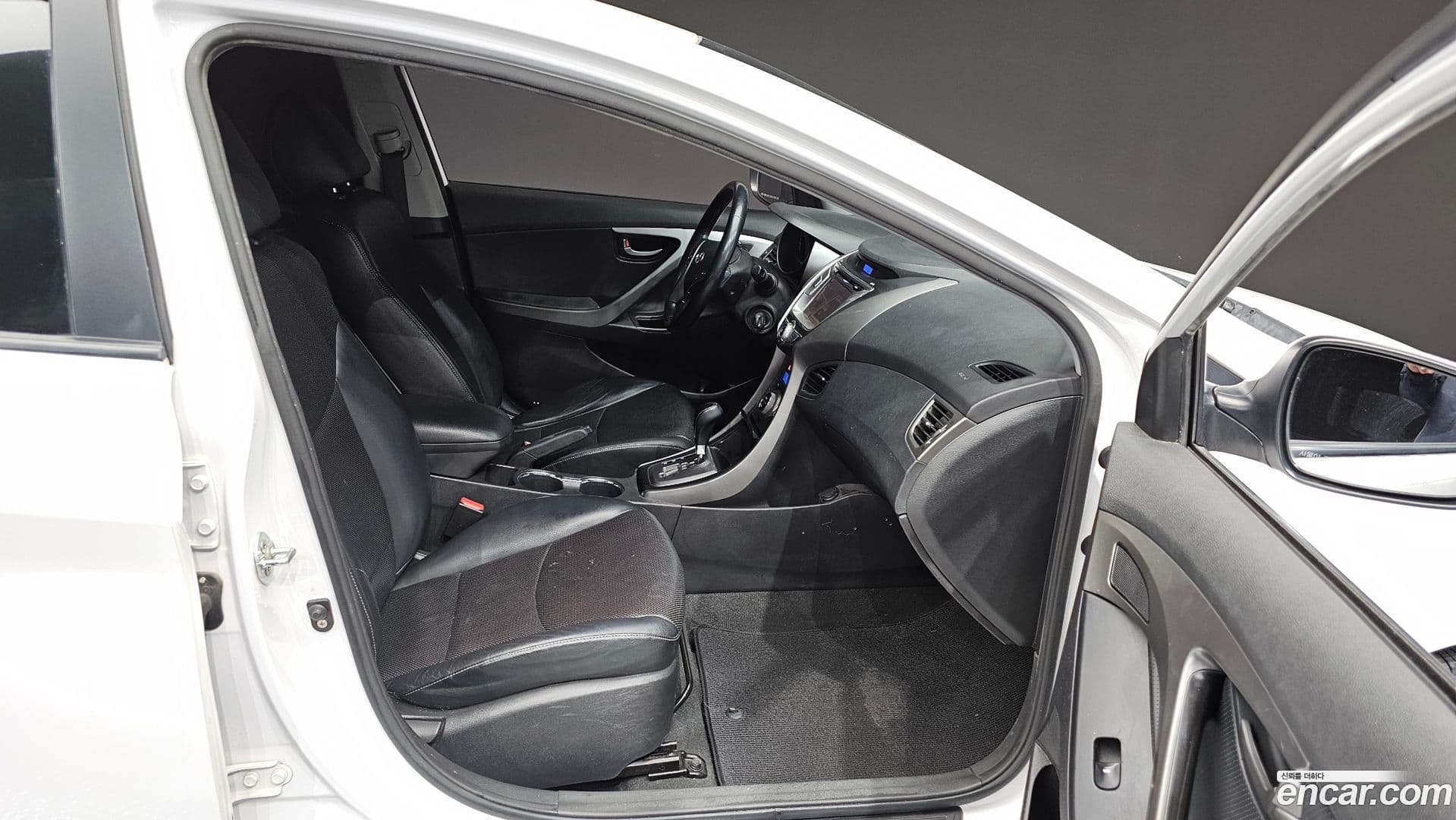 Main__Slider__Photo:AVANTE Hyundai 2012.9-11