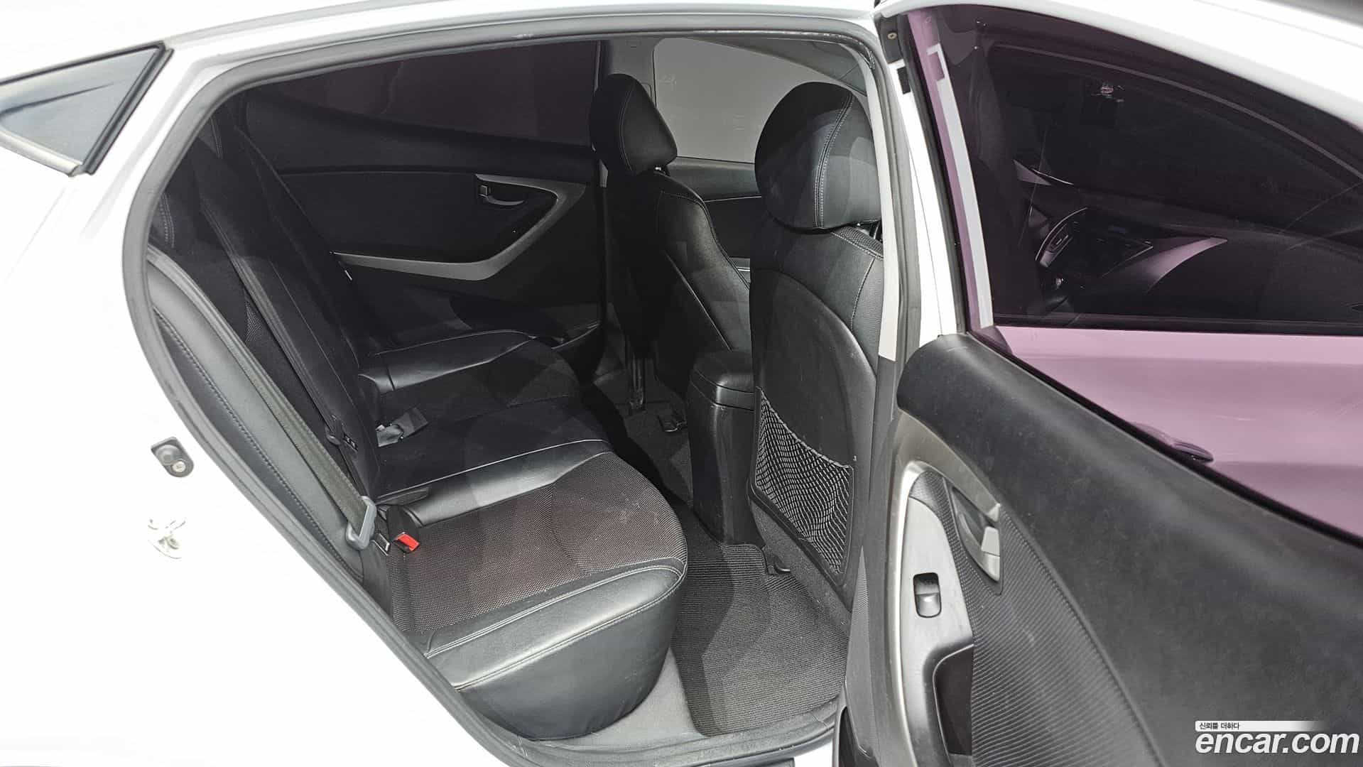 AVANTE Hyundai 2012.9-OPTION-017