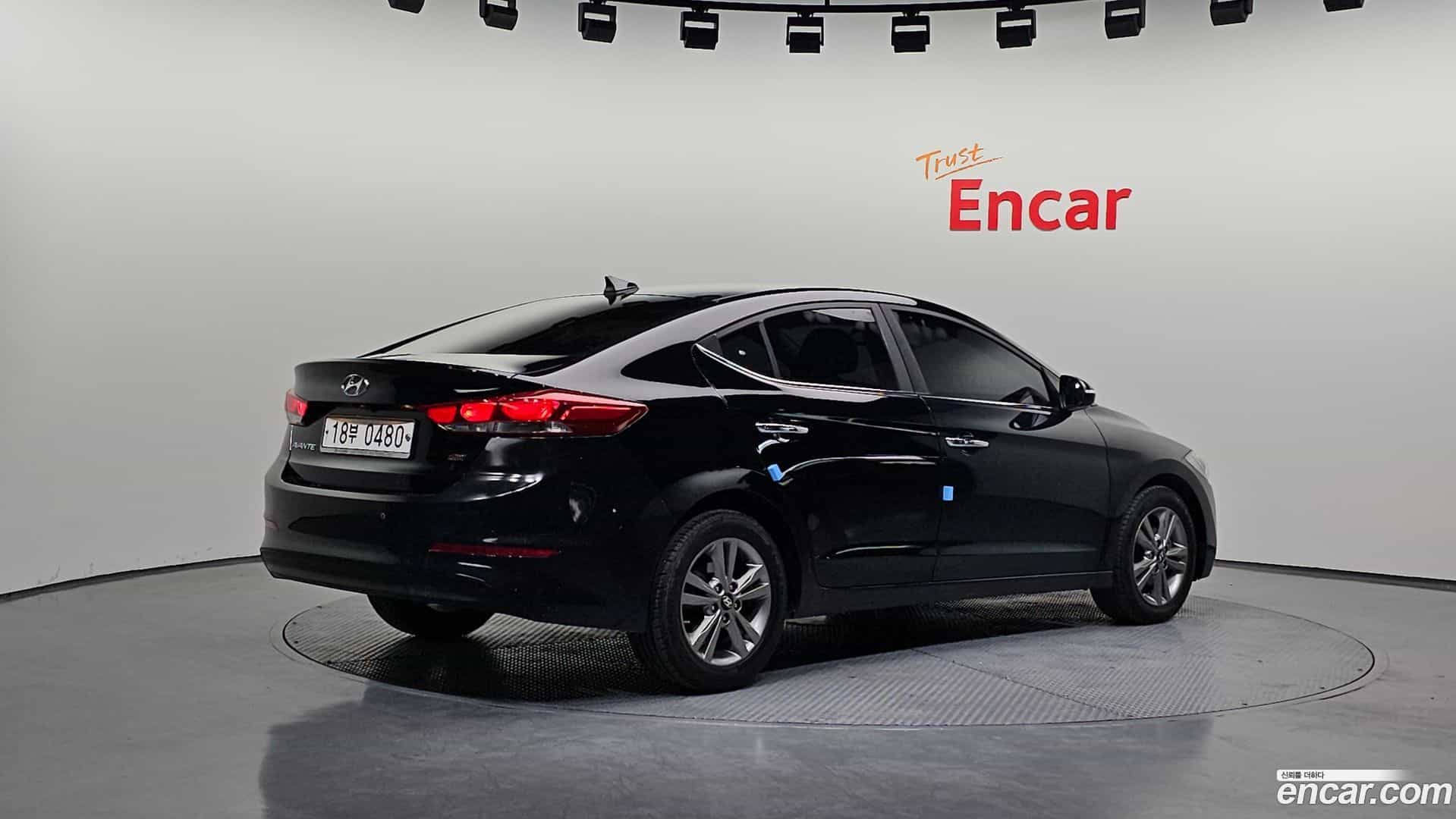 AVANTE Hyundai 2016.9-OUTER-002