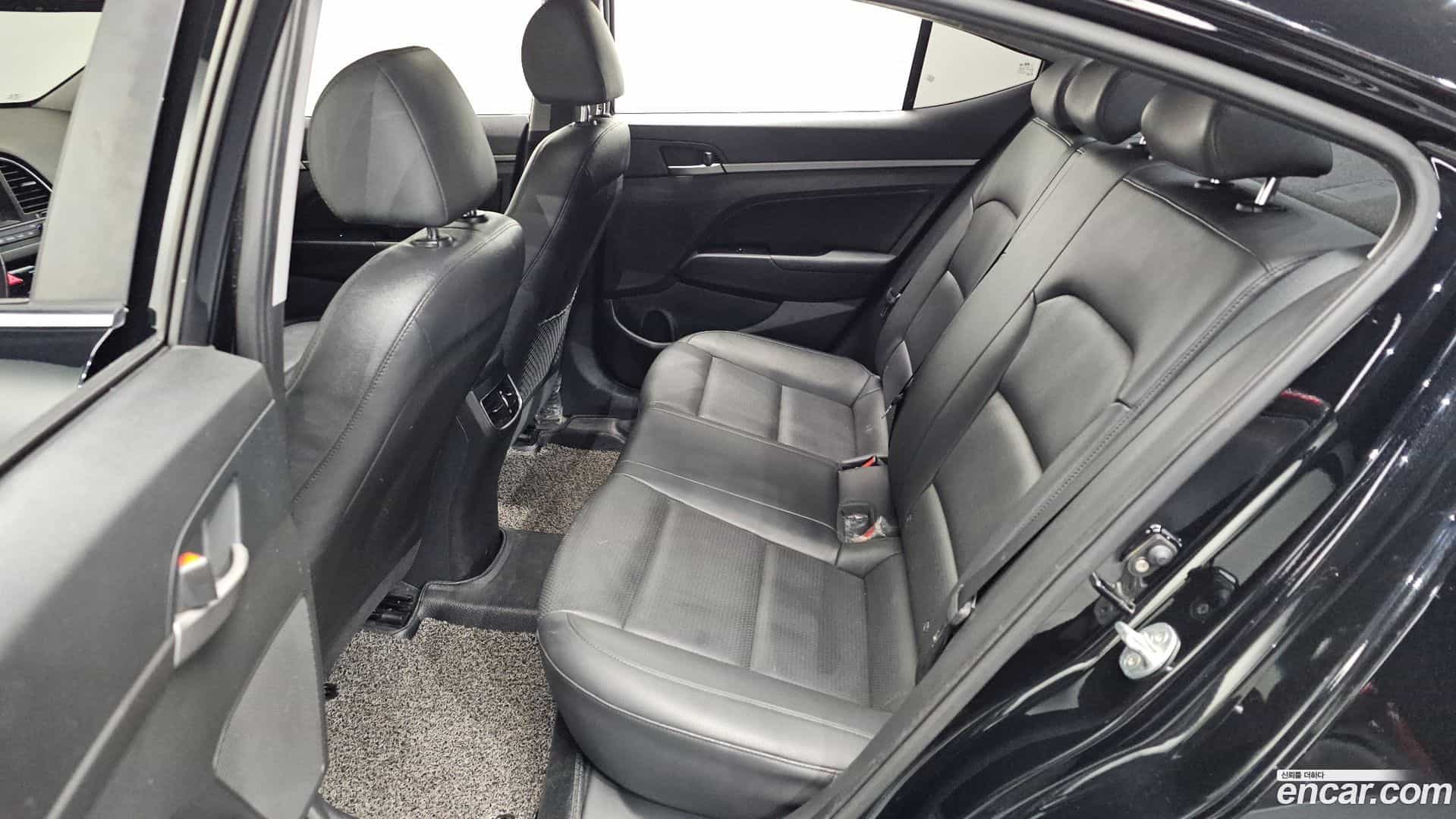 AVANTE Hyundai 2016.9-OPTION-015