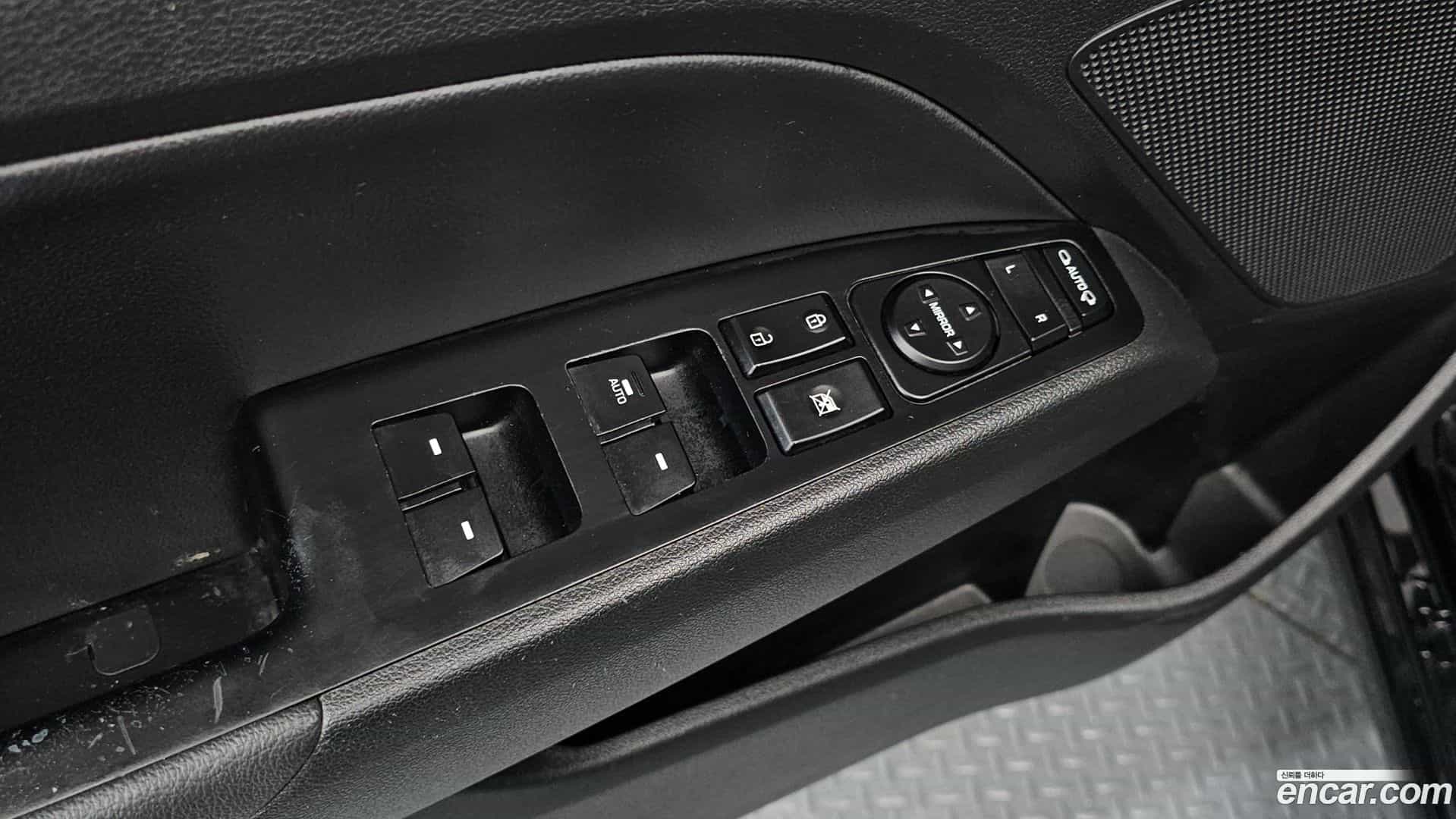 AVANTE Hyundai 2016.9-OPTION-018