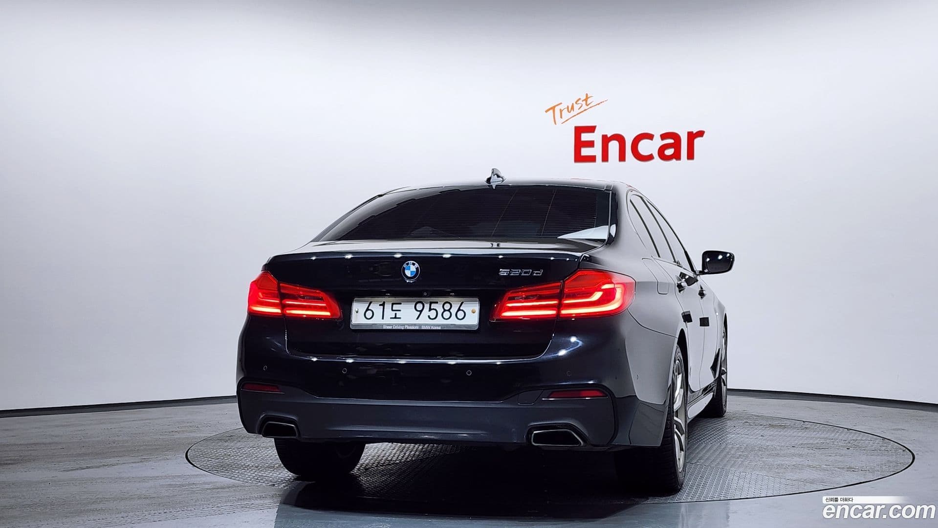 Main__Slider__Photo:5-Series BMW 2017.3-3