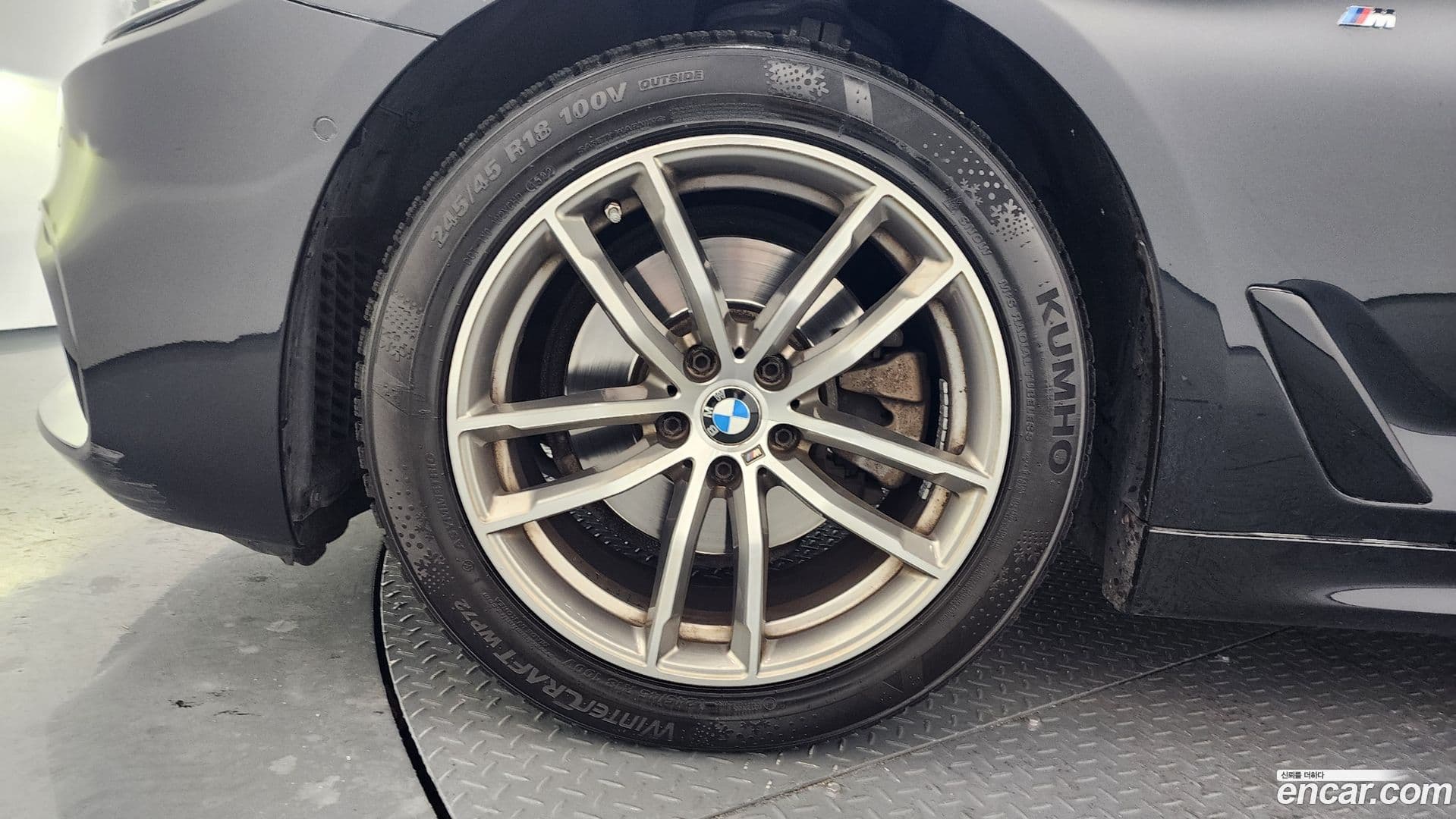 Main__Slider__Photo:5-Series BMW 2017.3-4