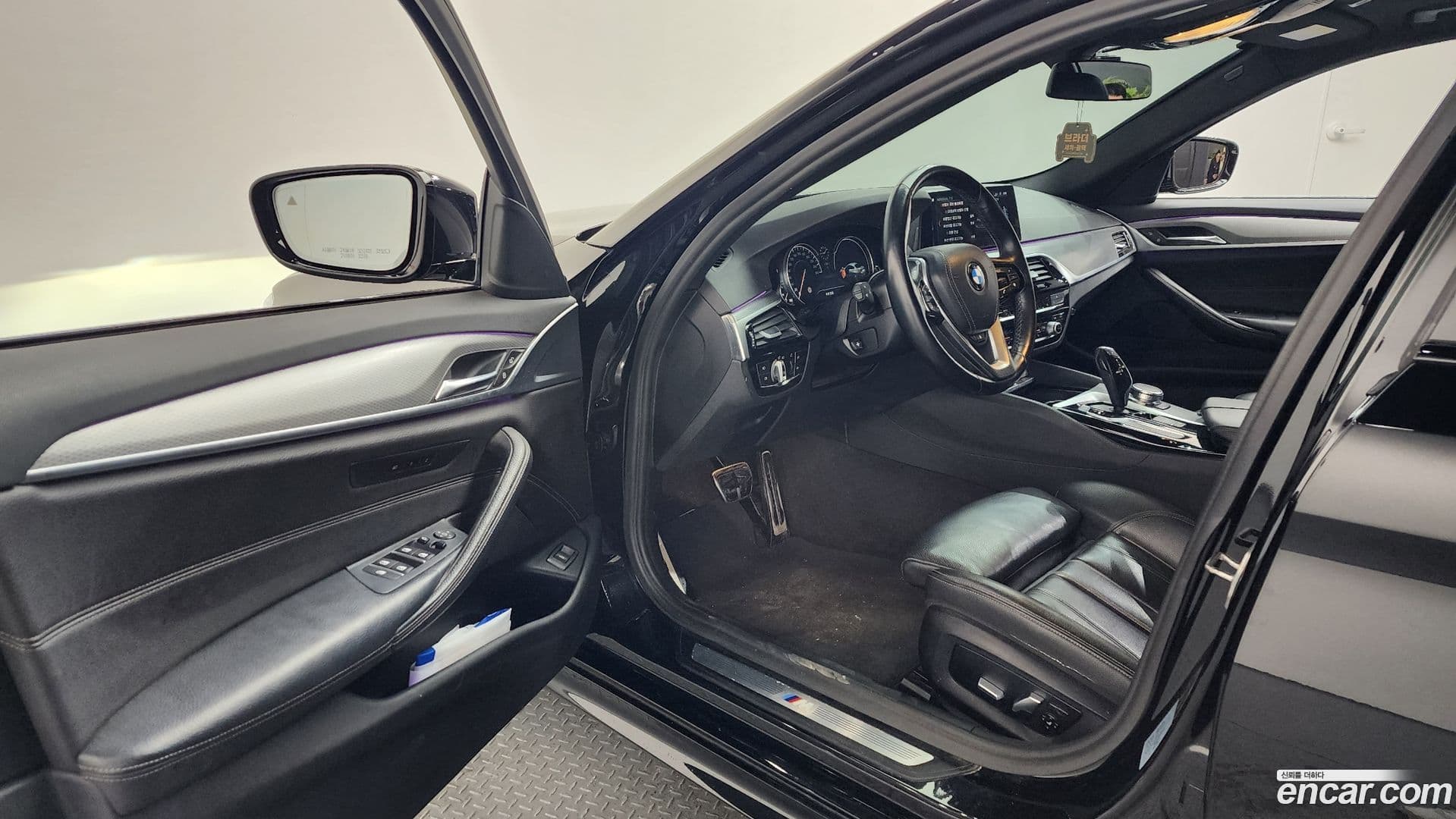 Main__Slider__Photo:5-Series BMW 2017.3-9