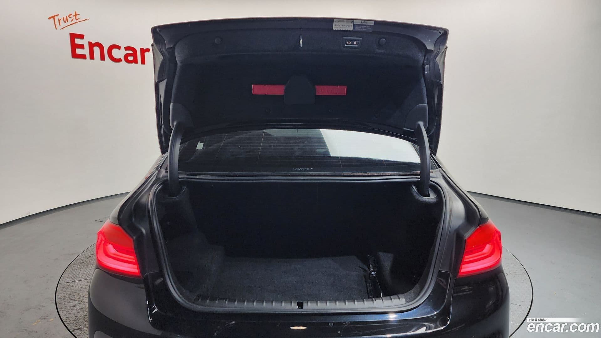 Main__Slider__Photo:5-Series BMW 2017.3-19