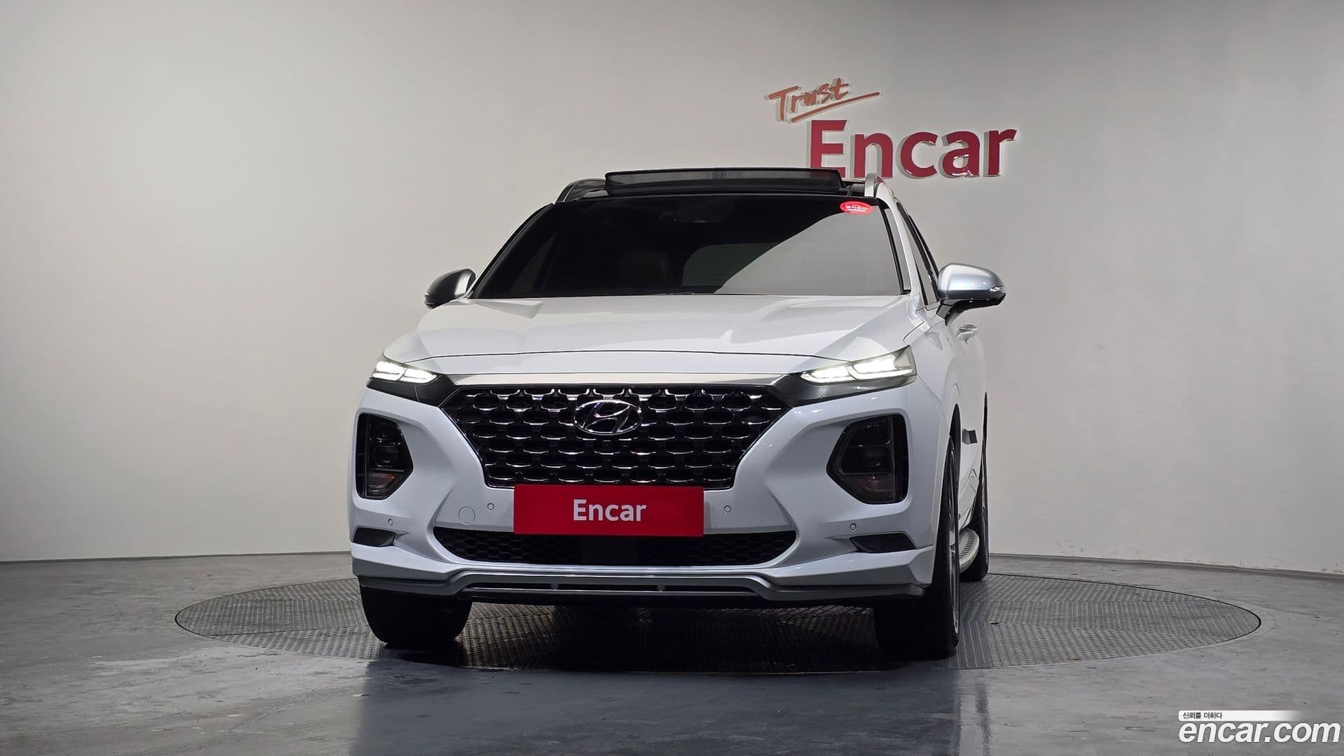 Main__Slider__Photo:Santafe Hyundai 2019.1-2