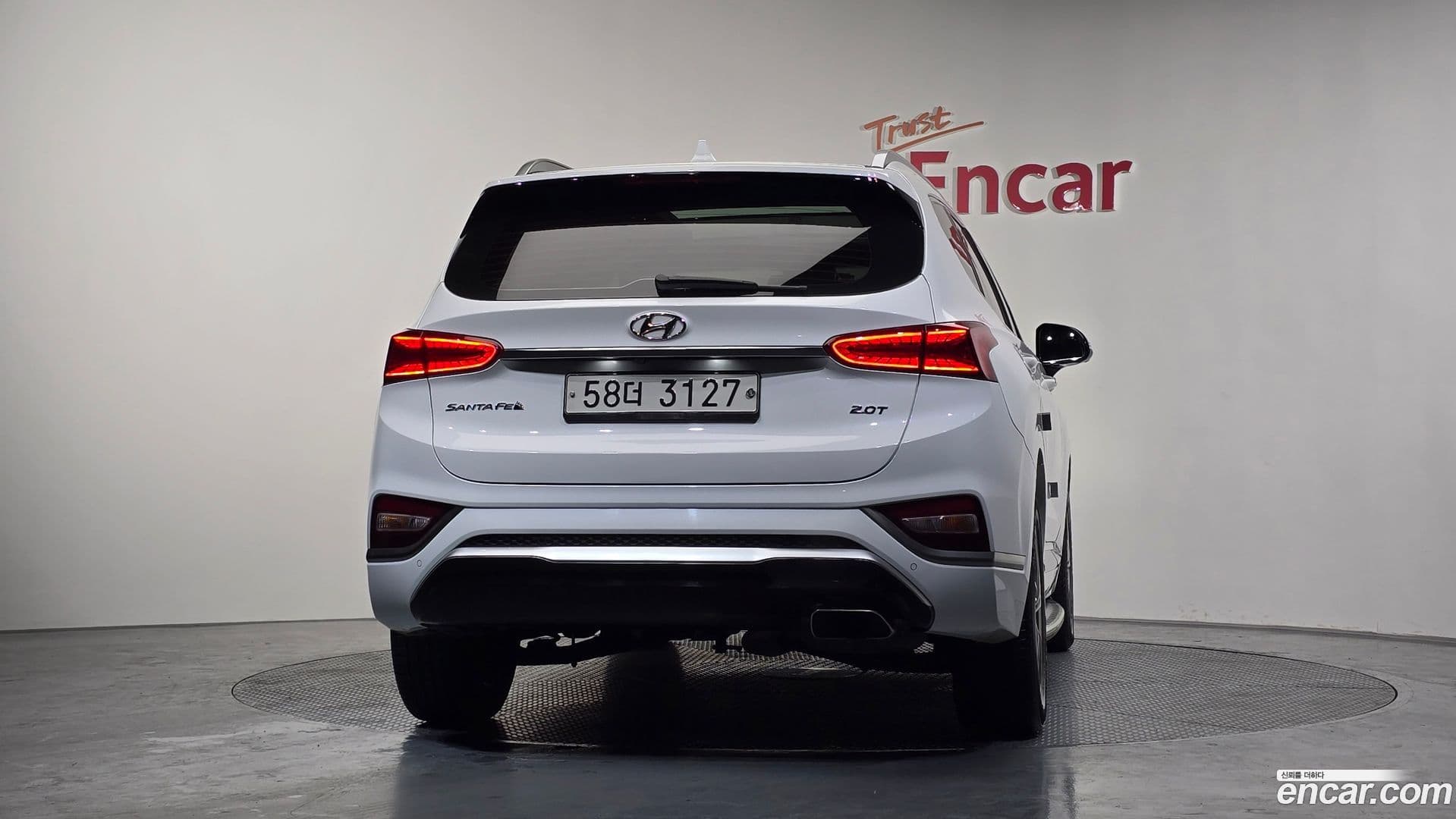 Main__Slider__Photo:Santafe Hyundai 2019.1-3