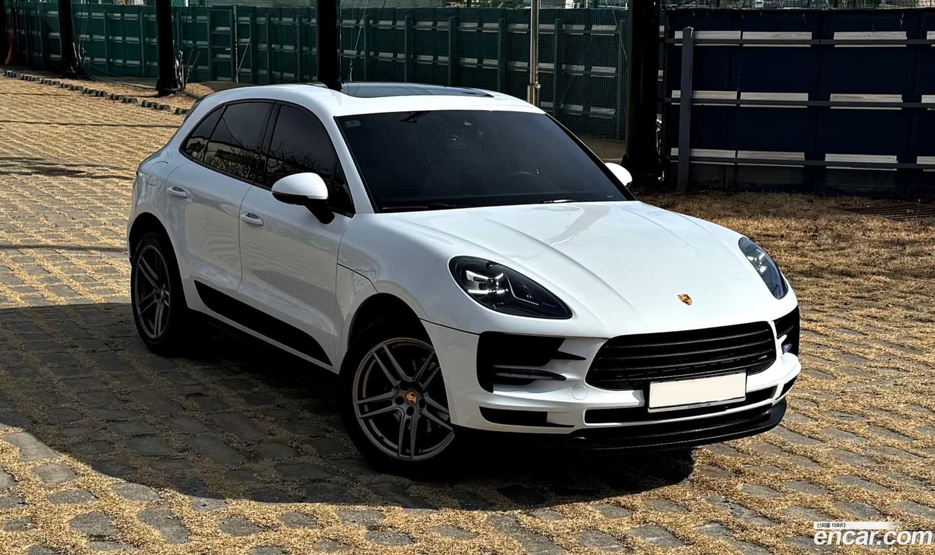Macan Porsche 2019.11-OUTER-004