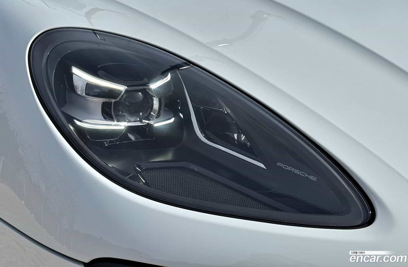 Macan Porsche 2019.11-INNER-007