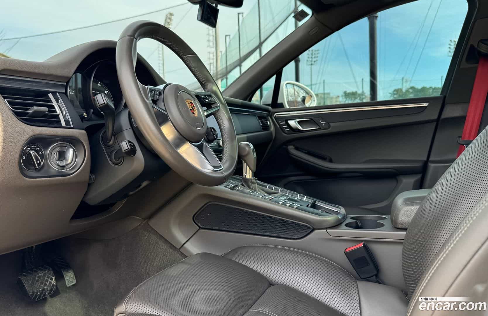 Macan Porsche 2019.11-OPTION-017