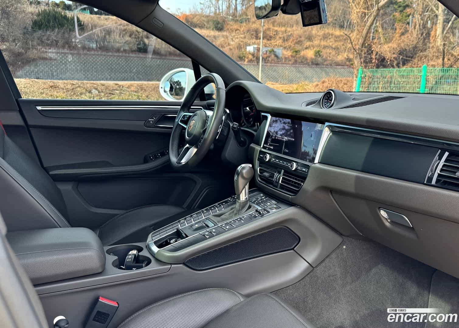 Macan Porsche 2019.11-OPTION-018