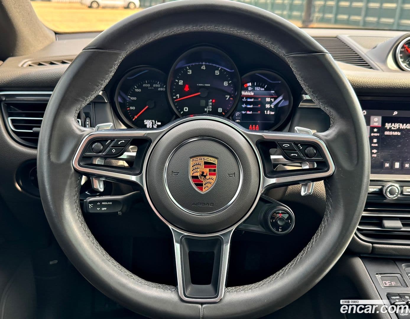 Main__Slider__Photo:Macan Porsche 2019.11-16