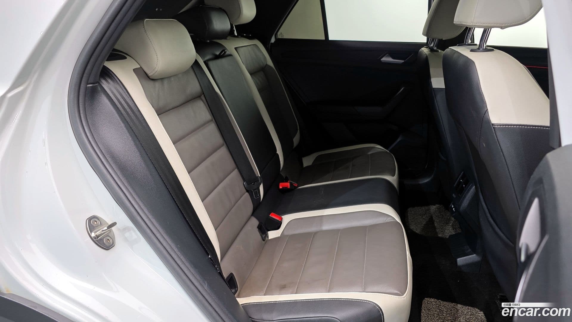 Main__Slider__Photo:T-Roc Volkswagen 2022.2-11