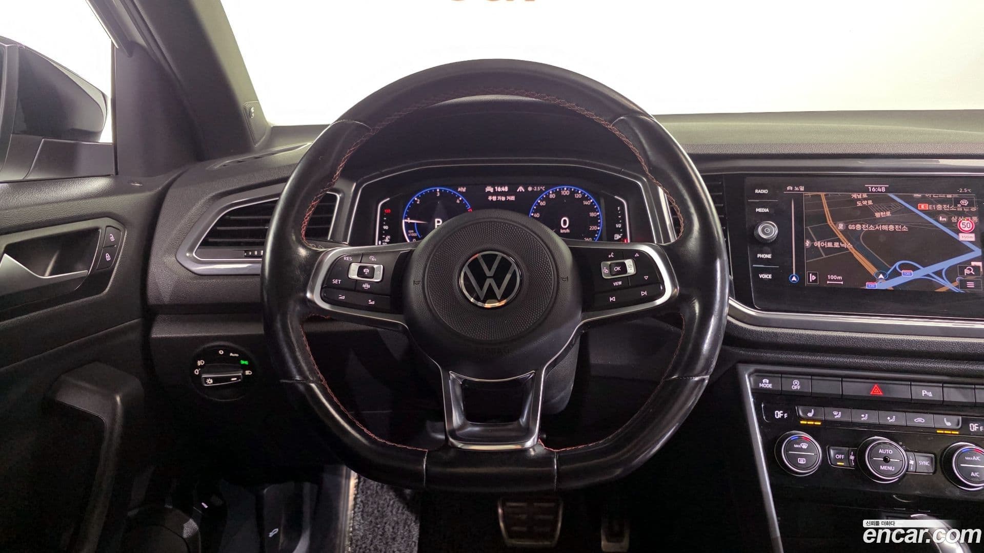 Main__Slider__Photo:T-Roc Volkswagen 2022.2-12