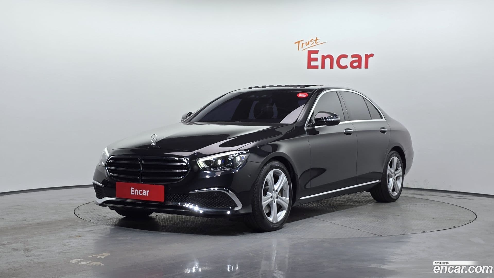 Main__Slider__Photo:E-Class Mercedes-Benz 2017.0-0