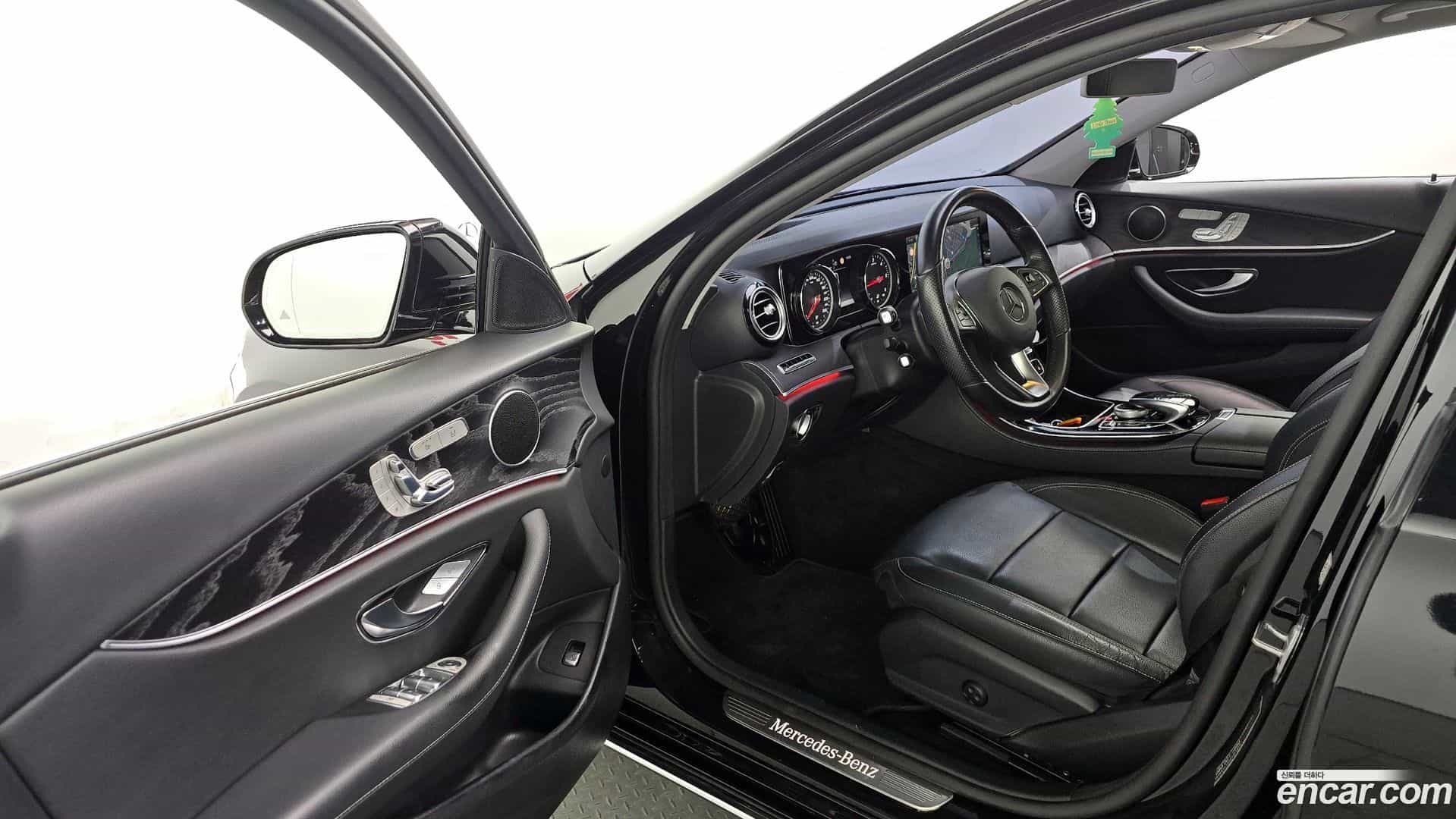 E-Class Mercedes-Benz 2017.0-INNER-010