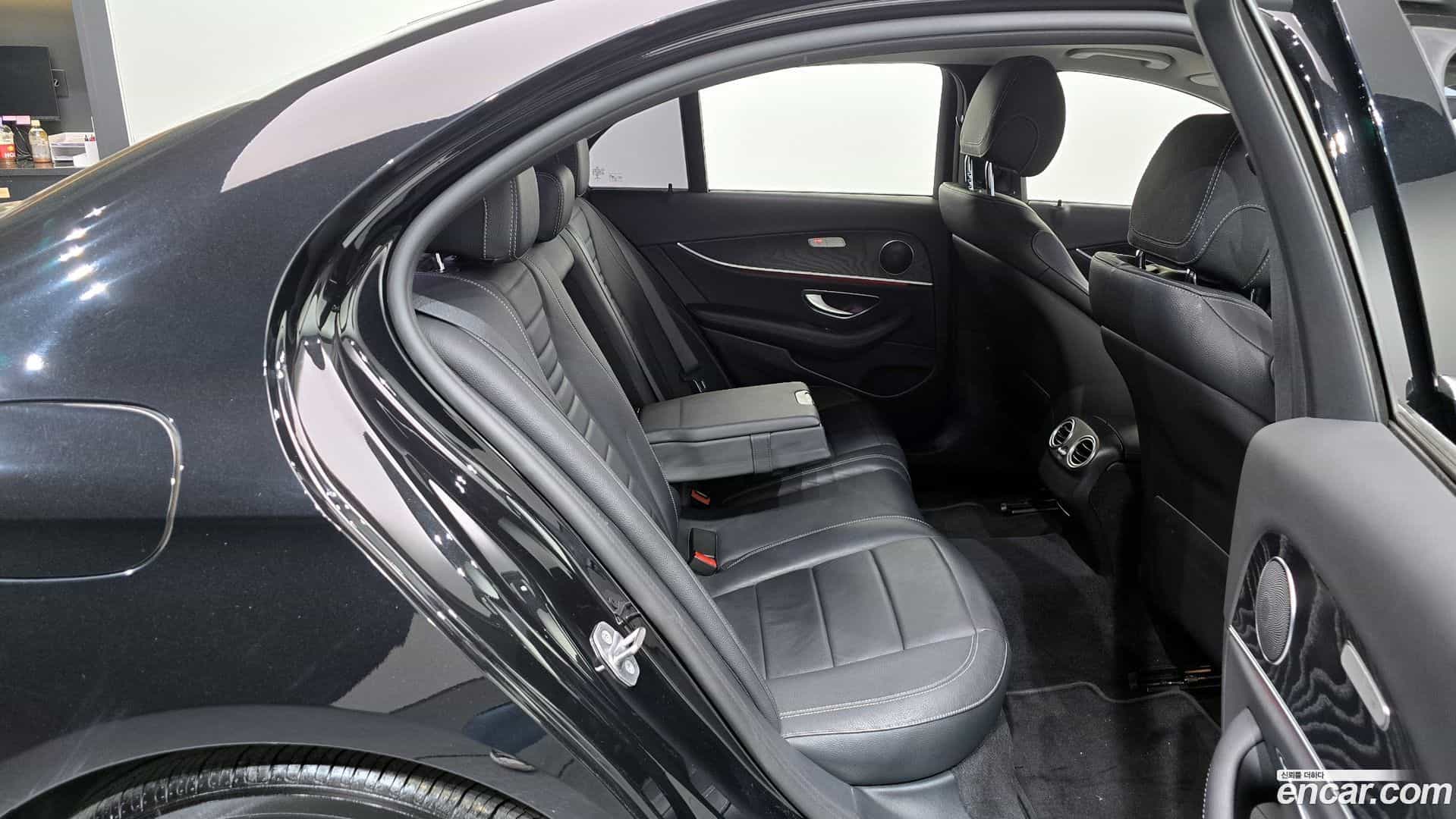 E-Class Mercedes-Benz 2017.0-OPTION-016