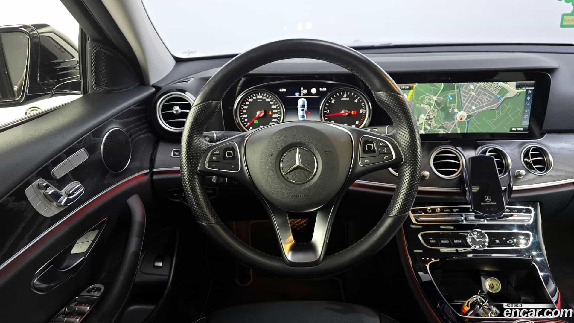 E-Class Mercedes-Benz 2017.0-OPTION-017