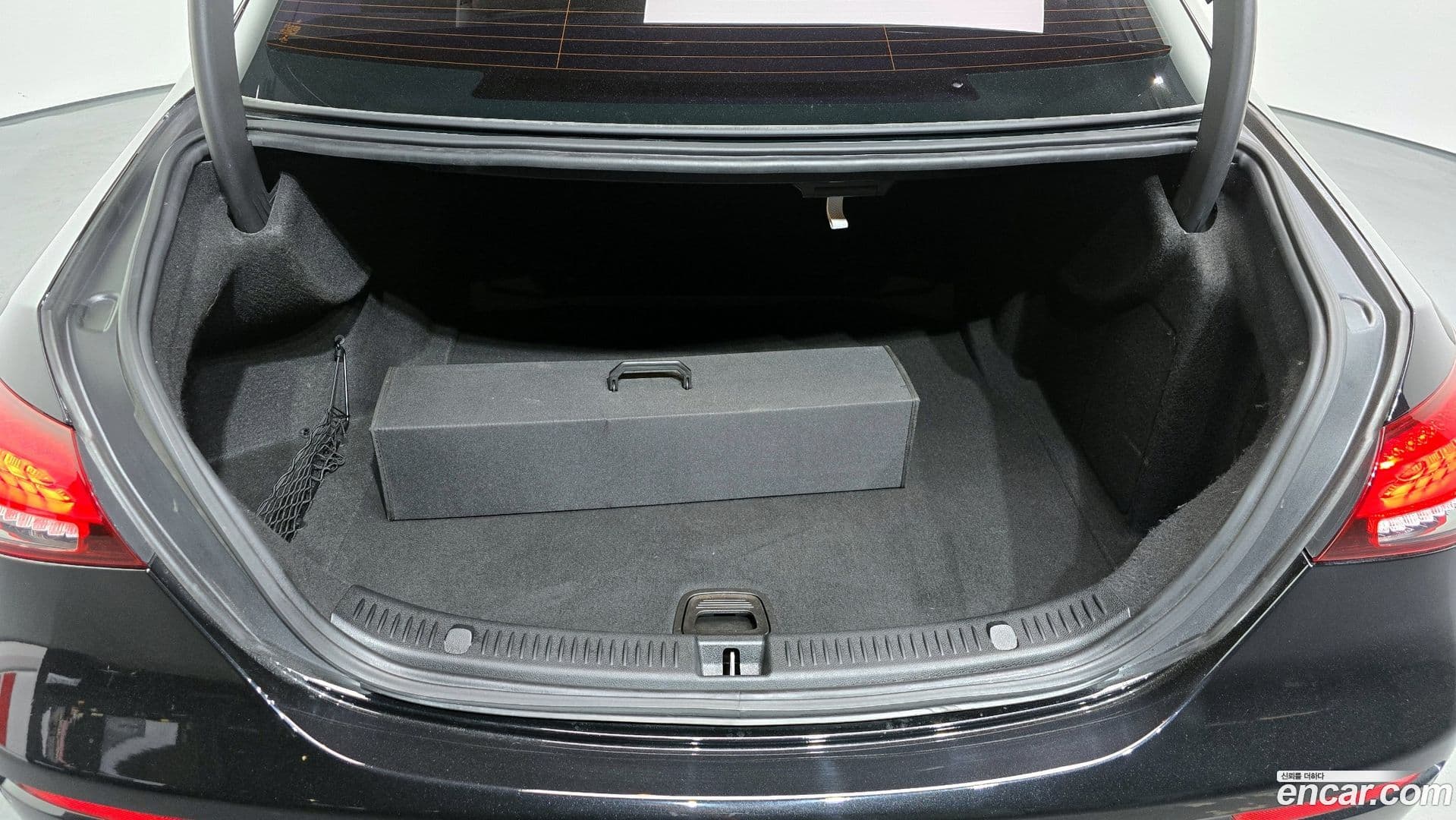 Main__Slider__Photo:E-Class Mercedes-Benz 2017.0-19