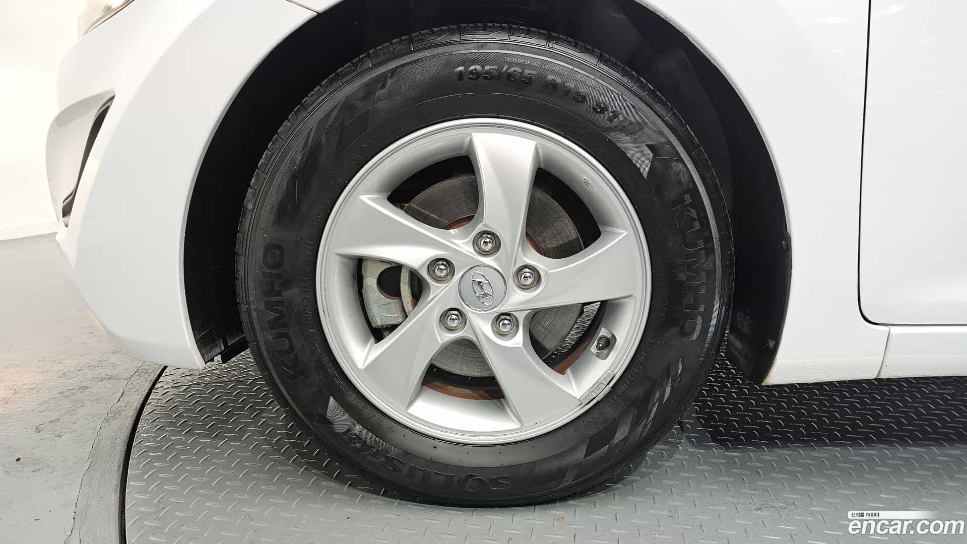 AVANTE Hyundai 2014.6-OUTER-005