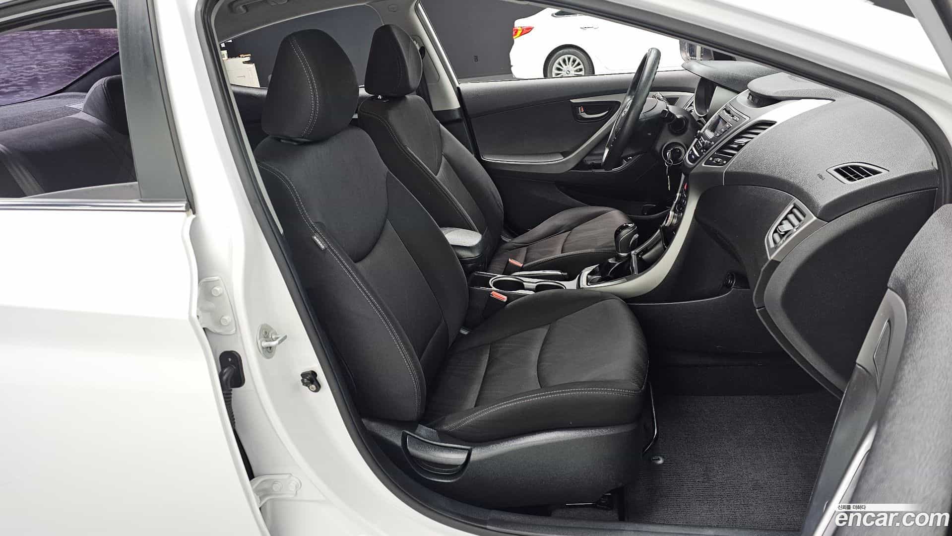 AVANTE Hyundai 2014.6-INNER-010