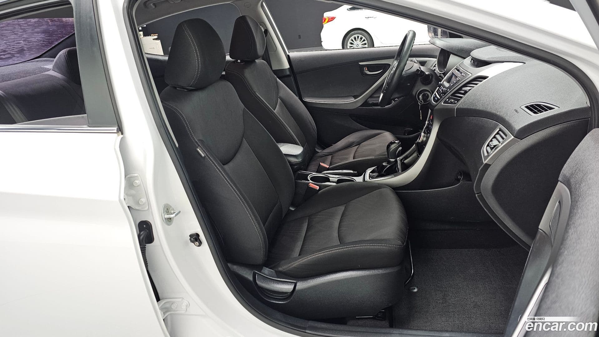 Main__Slider__Photo:AVANTE Hyundai 2014.6-9