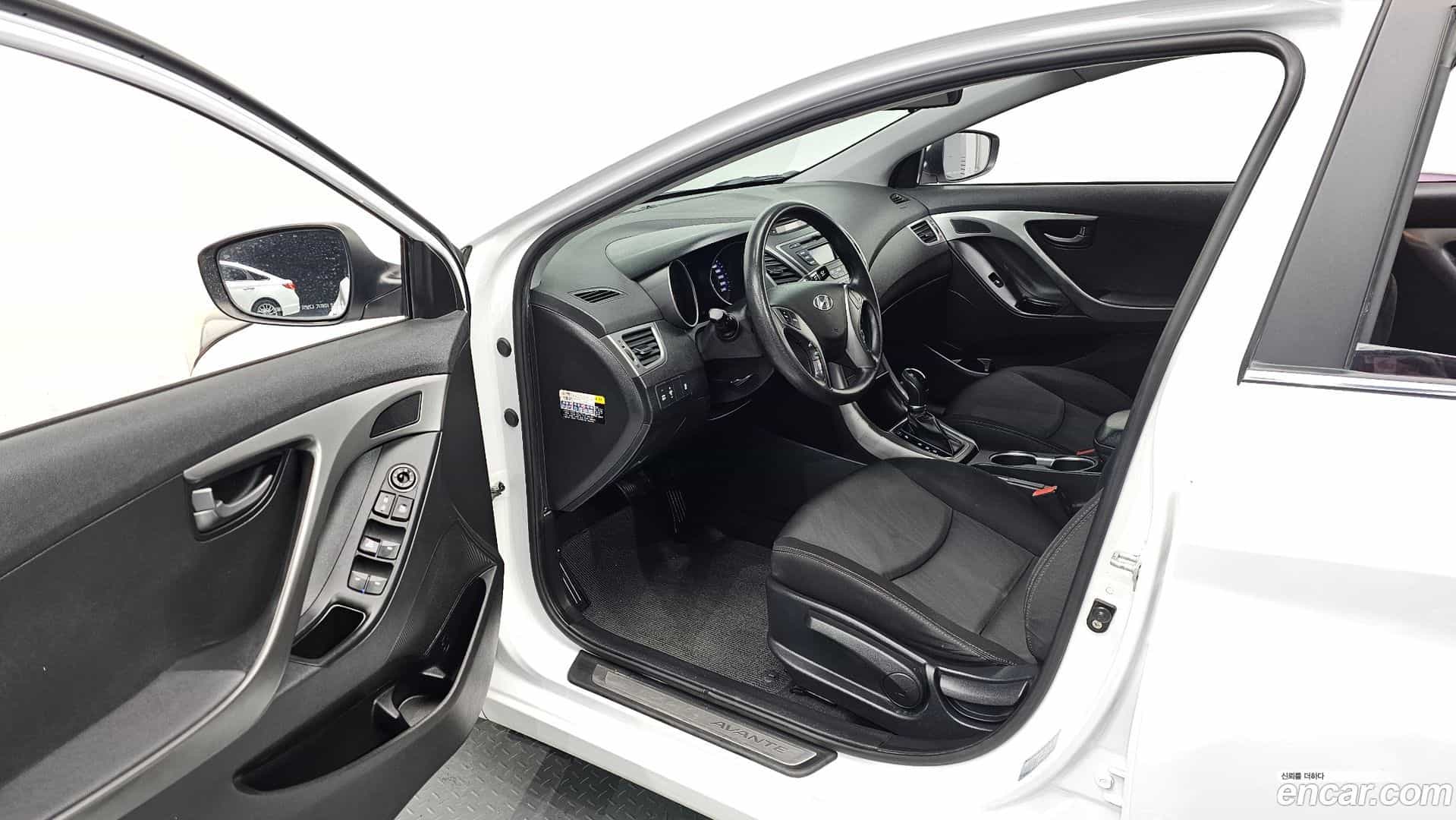 AVANTE Hyundai 2014.6-OPTION-015