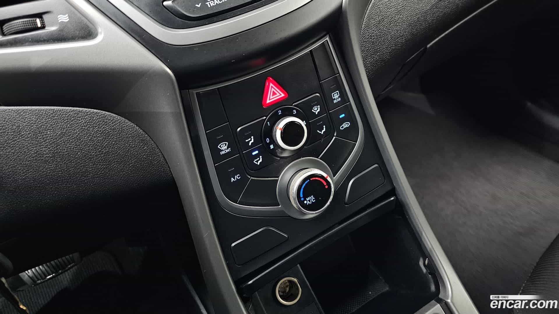 AVANTE Hyundai 2014.6-OPTION-022