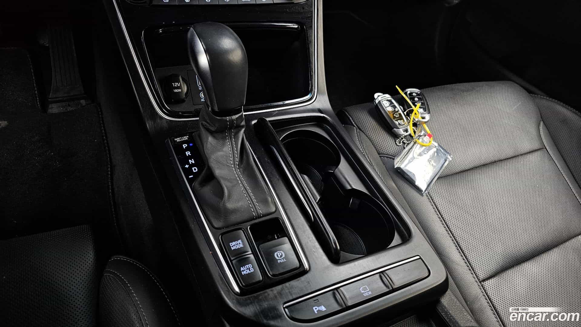 Grandeur Hyundai 2018.1-INNER-009