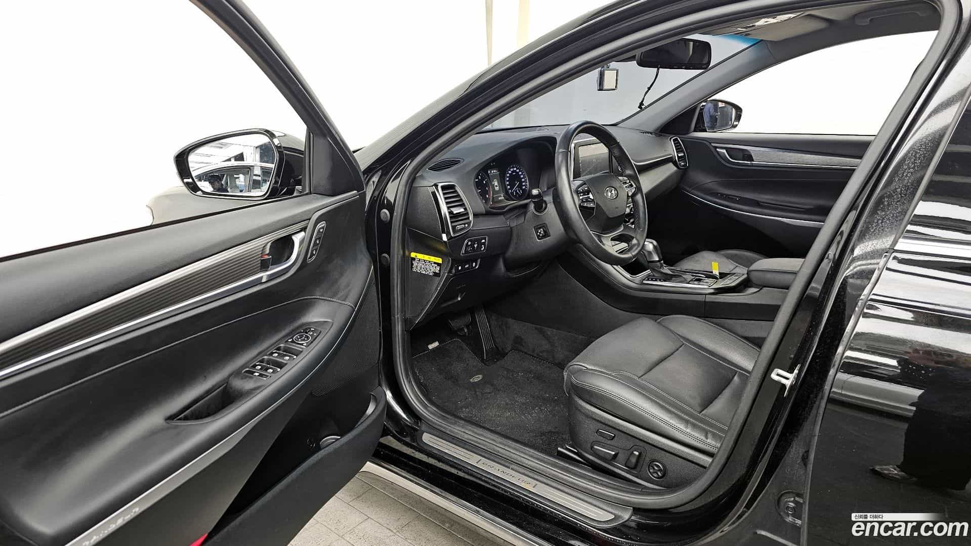 Grandeur Hyundai 2018.1-INNER-010