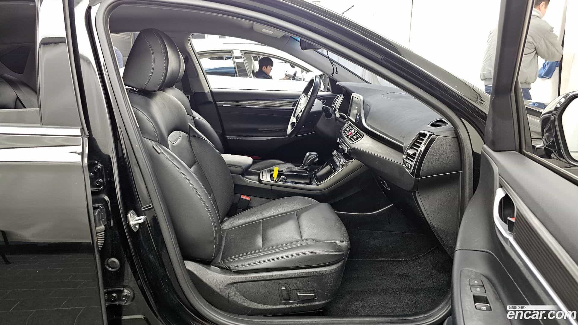 Grandeur Hyundai 2018.1-OPTION-015