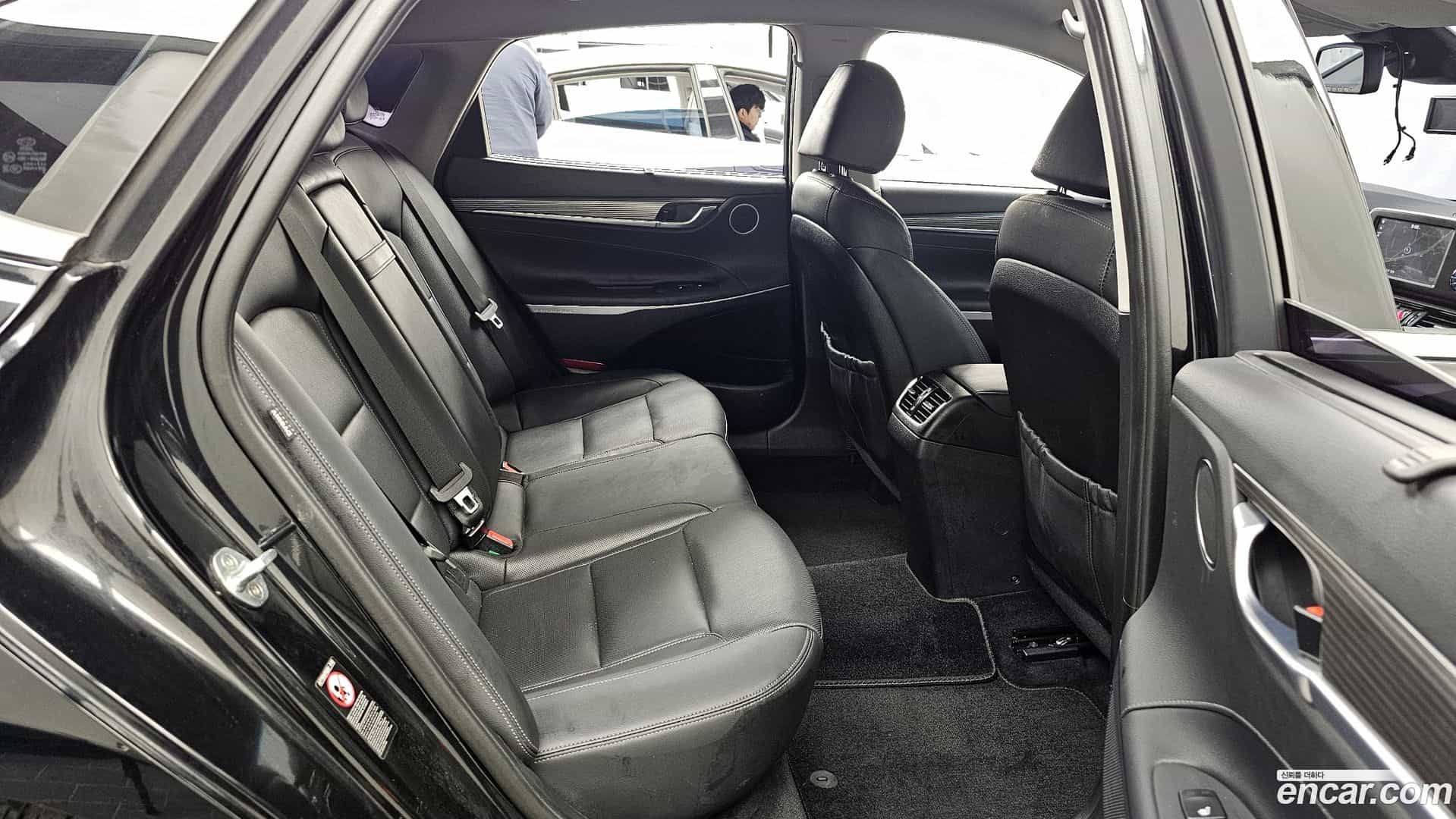 Grandeur Hyundai 2018.1-OPTION-016