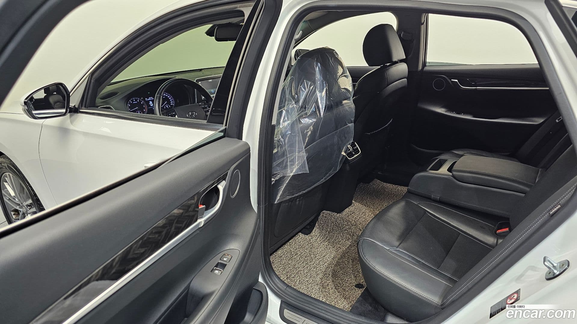 Main__Slider__Photo:Grandeur Hyundai 2019.3-10