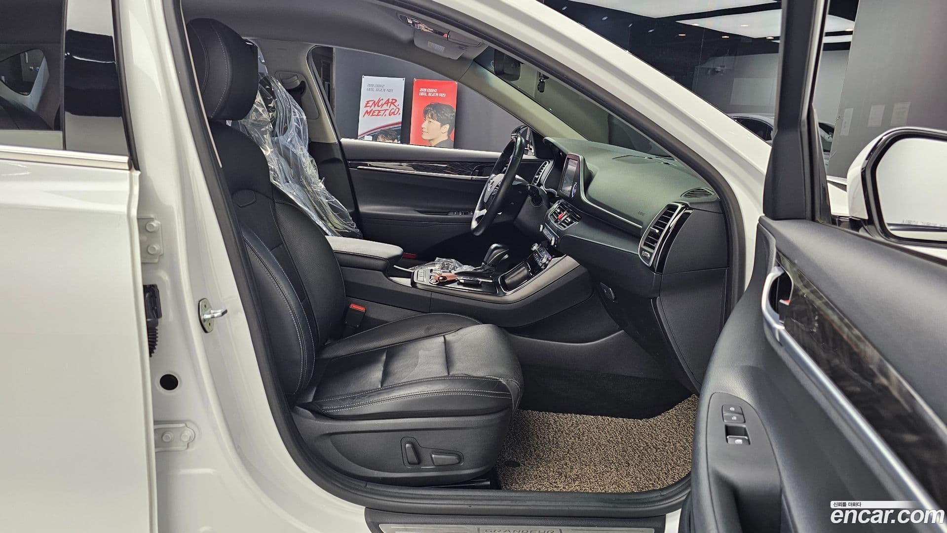 Main__Slider__Photo:Grandeur Hyundai 2019.3-11