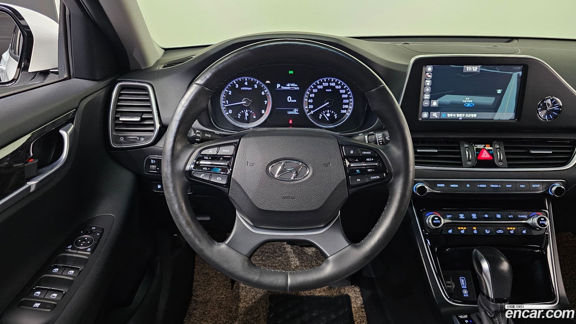 Main__Slider__Photo:Grandeur Hyundai 2019.3-13