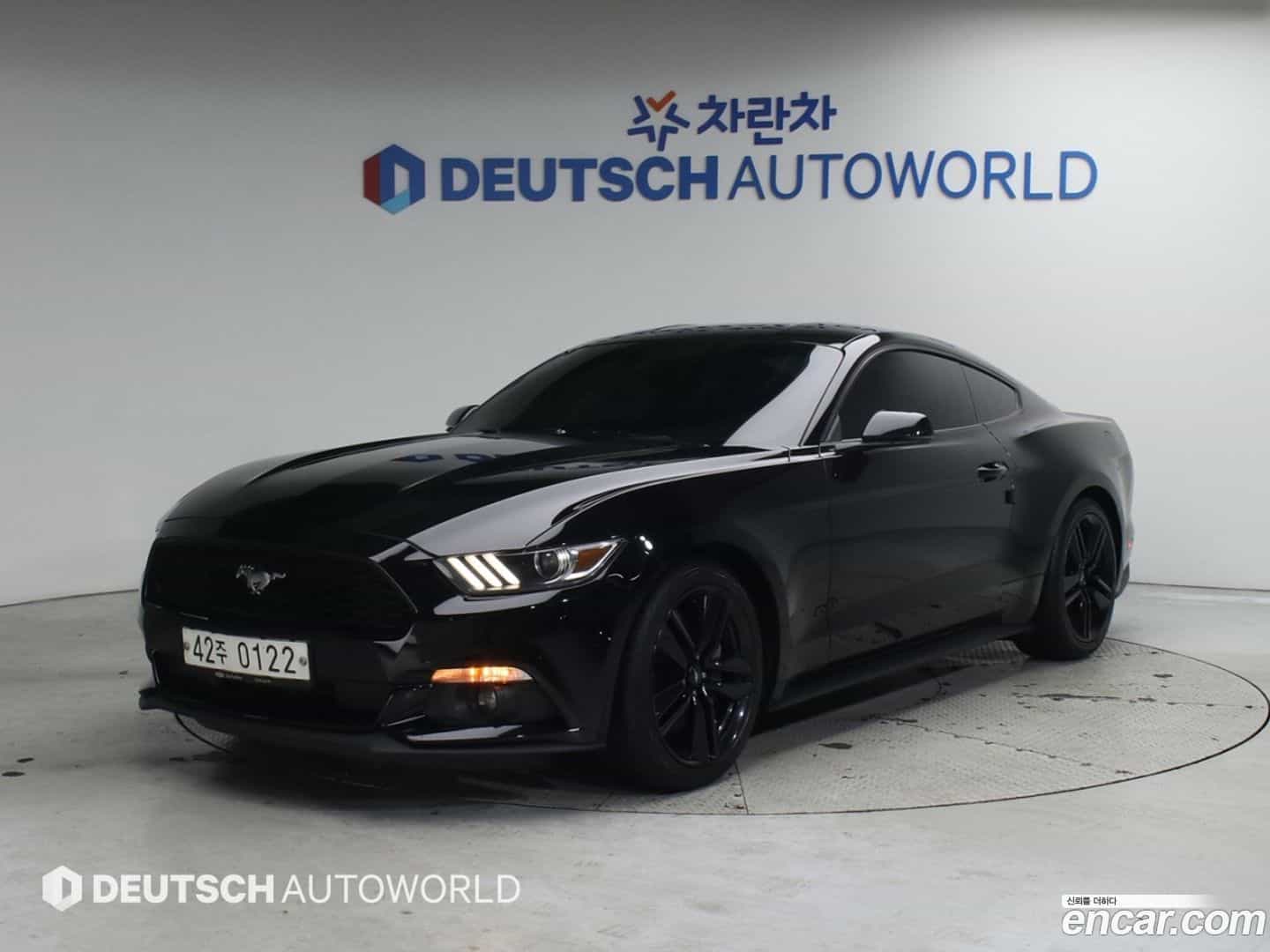 Mustang Ford 2015.11-OUTER-001