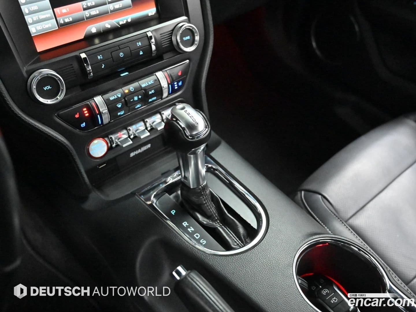 Main__Slider__Photo:Mustang Ford 2015.11-8