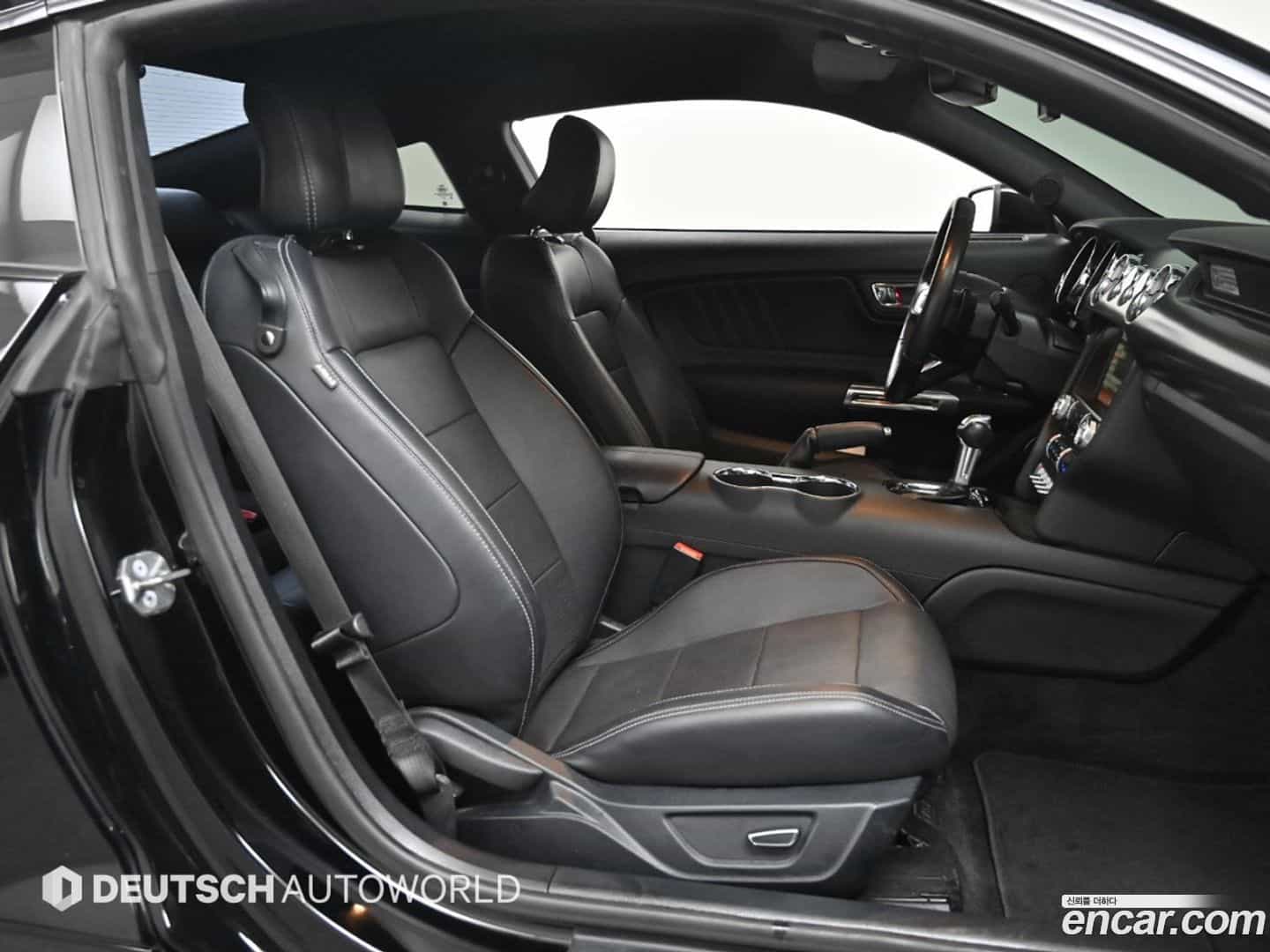 Mustang Ford 2015.11-INNER-010