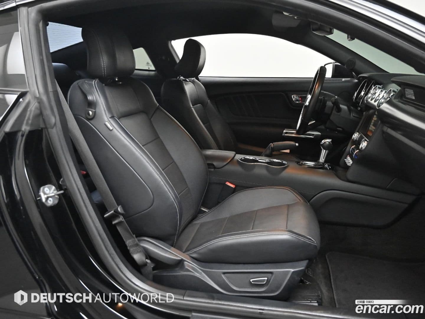 Main__Slider__Photo:Mustang Ford 2015.11-9