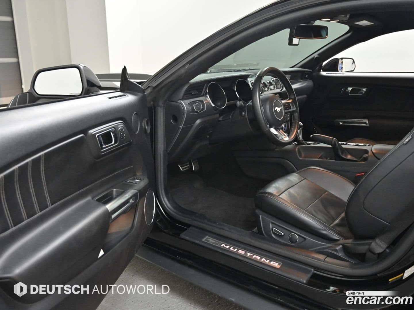 Main__Slider__Photo:Mustang Ford 2015.11-10