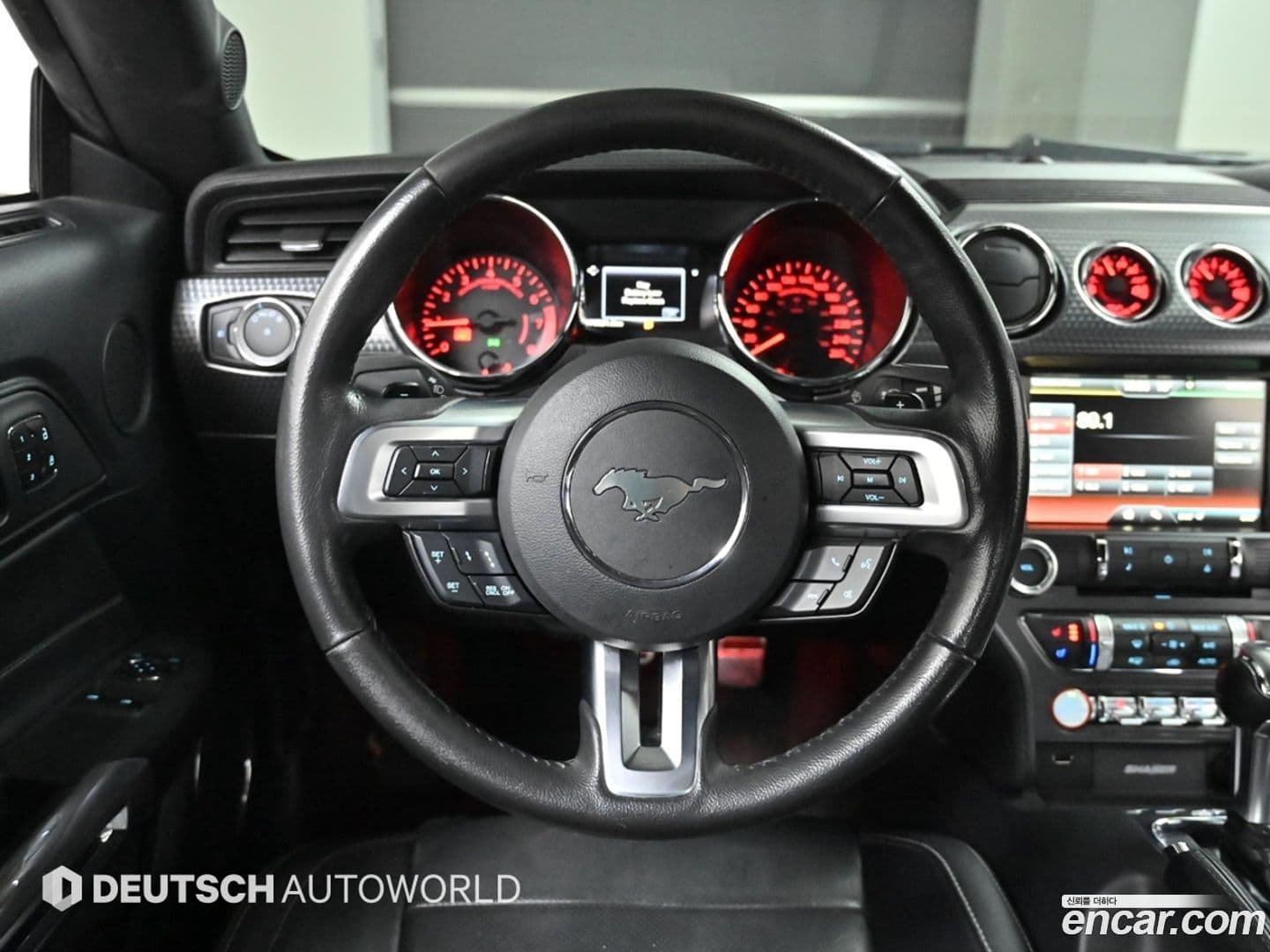 Main__Slider__Photo:Mustang Ford 2015.11-13