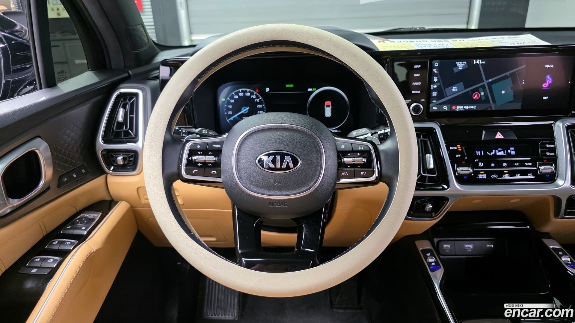 Main__Slider__Photo:Sorento Kia 2021.5-12