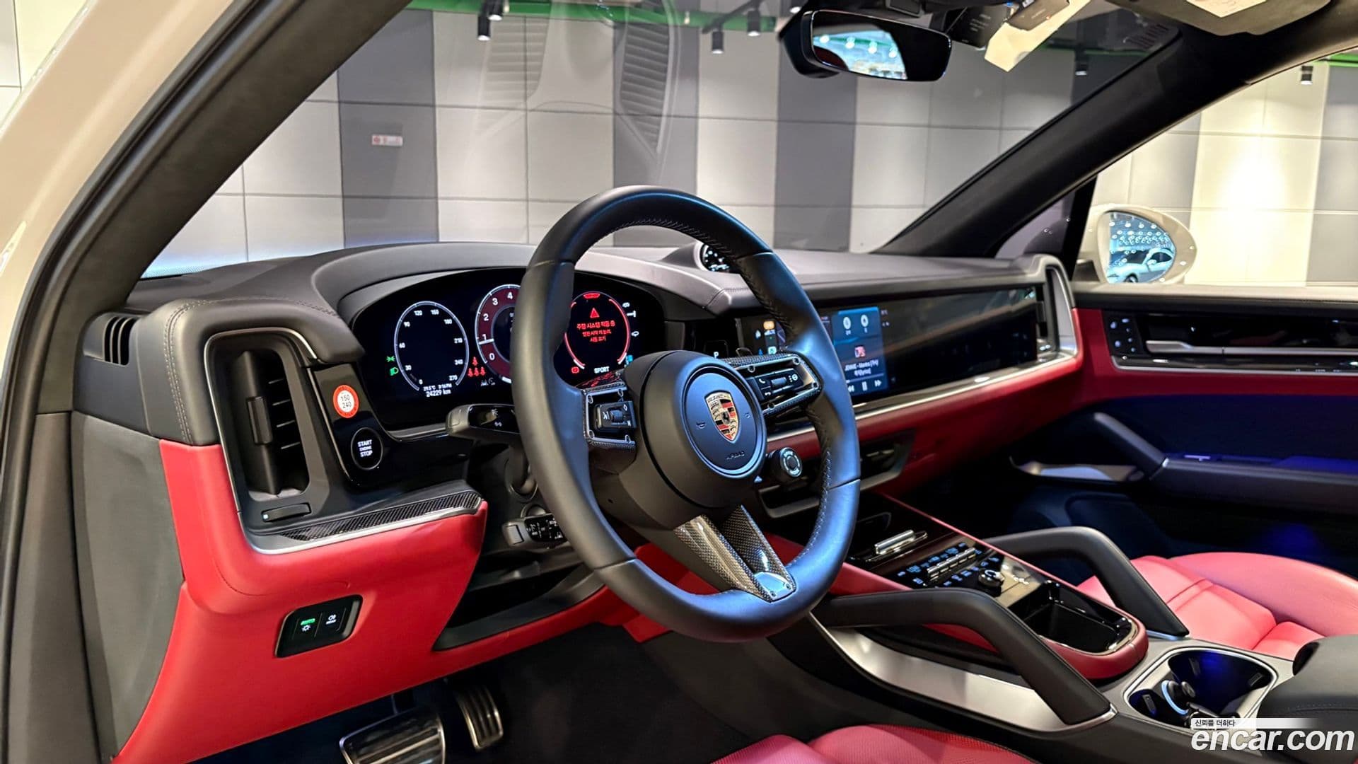 Main__Slider__Photo:Cayenne Porsche 2024.3-8