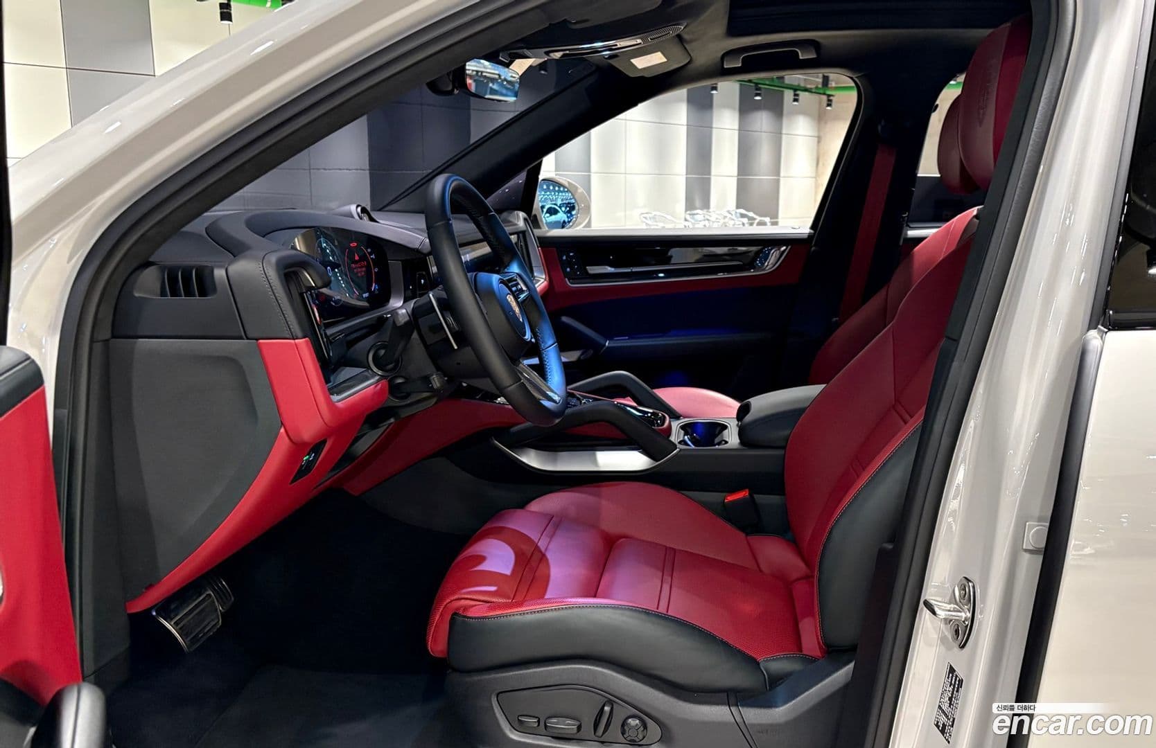 Main__Slider__Photo:Cayenne Porsche 2024.3-9