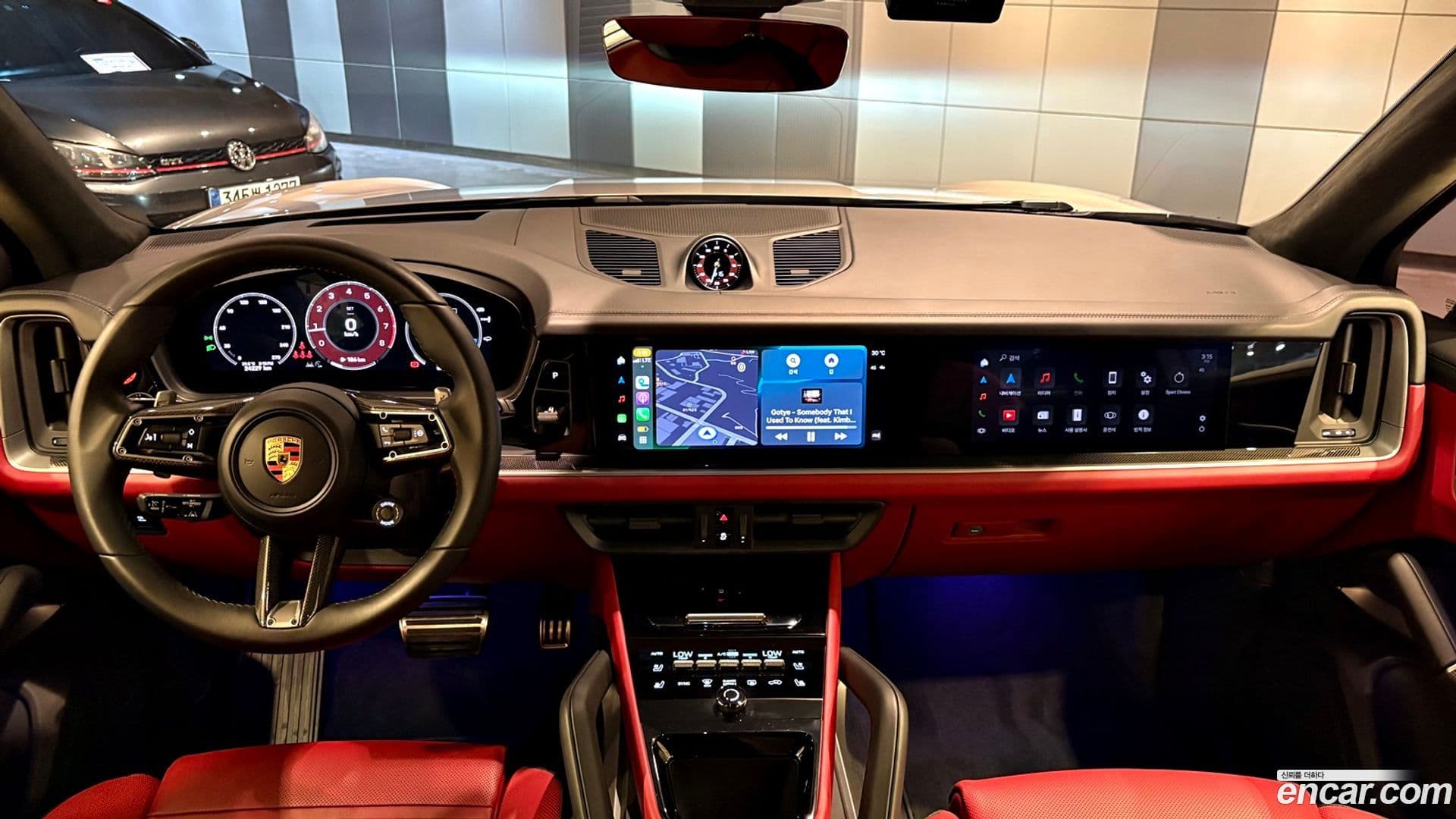 Main__Slider__Photo:Cayenne Porsche 2024.3-10